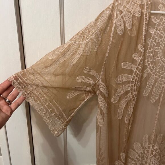 Beige Lace wrap - Picture 3 of 4